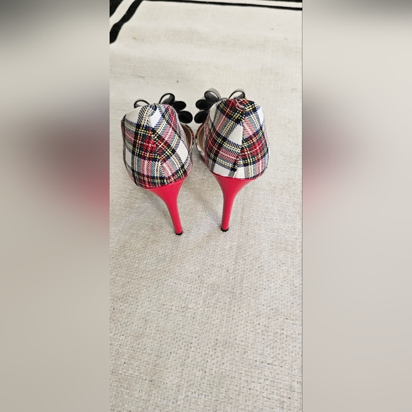 Women red, black and white checkered high heel shoes size (6). - Picture 4 of 5